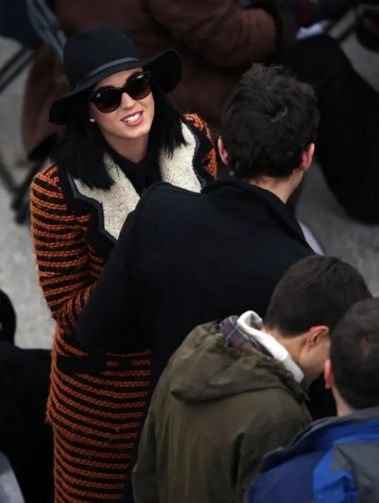 Melansir Ace Showbiz, disebut Katy masih menaruh perasaan yang spesial pada John Mayer. Sumber pun mengatakan keduanya kini kembali menjalin komunikasi yang terbilang intens.  (AFP/Bintang.com)