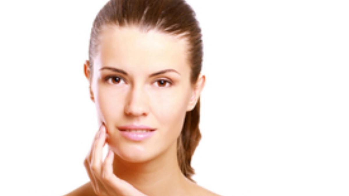 Kemerahan di Pipi: Rosacea atau Iritasi Skincare? Kenali Gejalanya