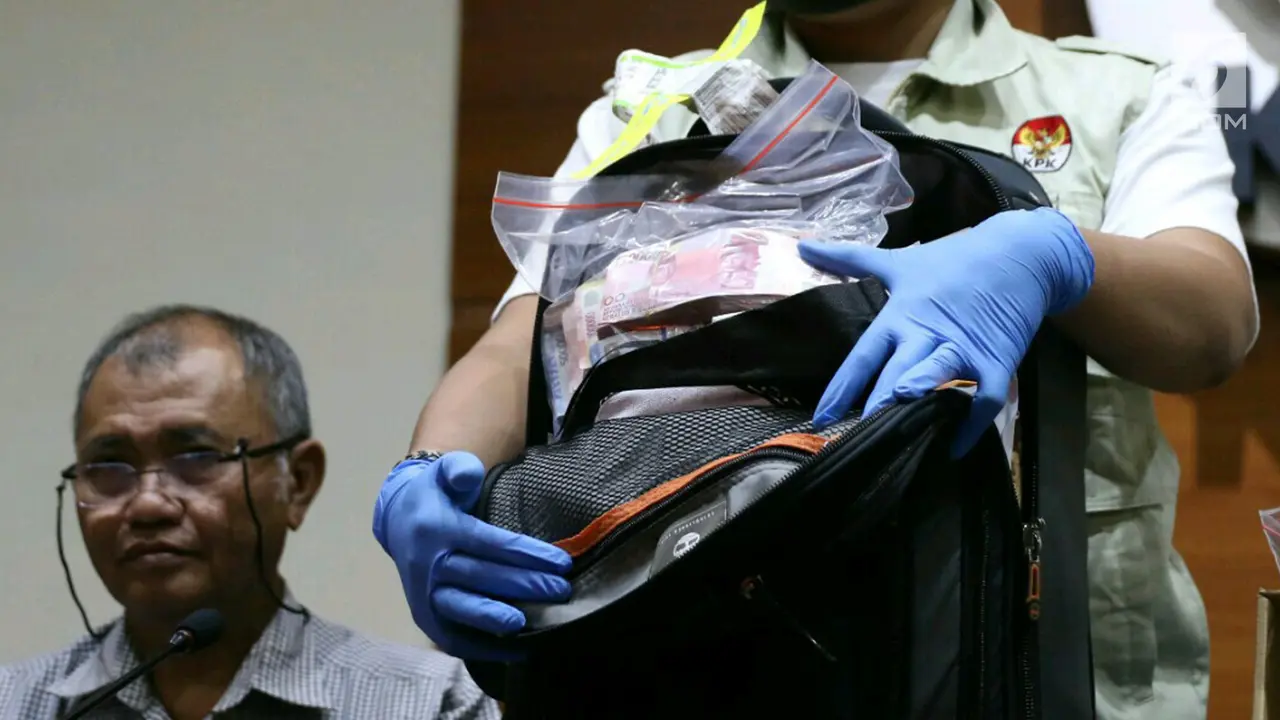 KPK Tunjukkan Barang Bukti dari OTT Pejabat BPK