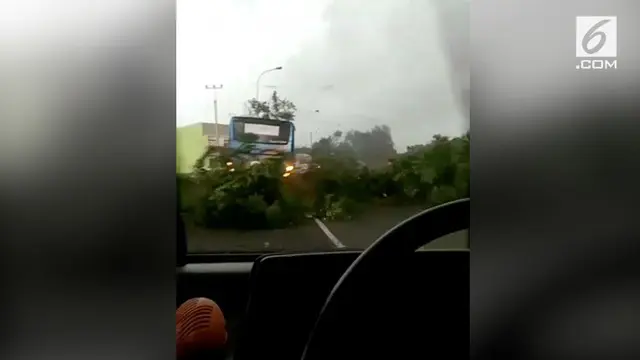 VIDEO: Rekaman Amatir Puting Beliung Melanda Cianjur
