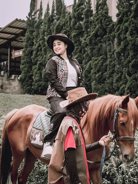 [Instagram/dewiperssik9]