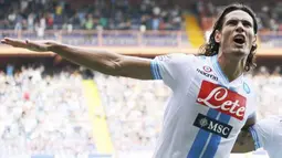 Edison Cavani Menangkan Napoli