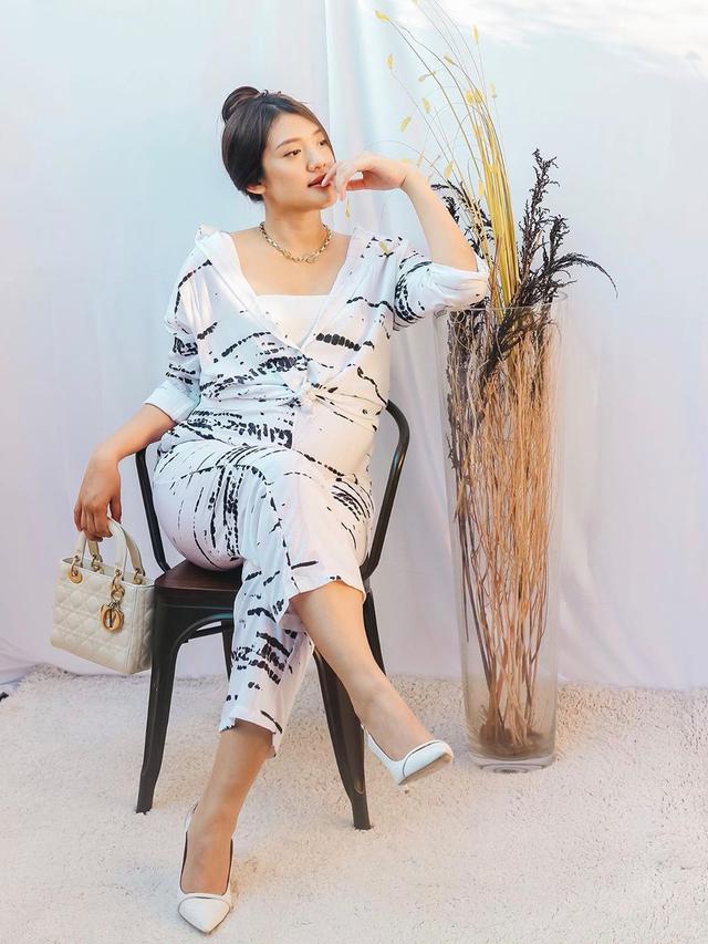 6 Gaya Anissa Aziza saat Lakukan Maternity Shoot, Penuh Kebahagian