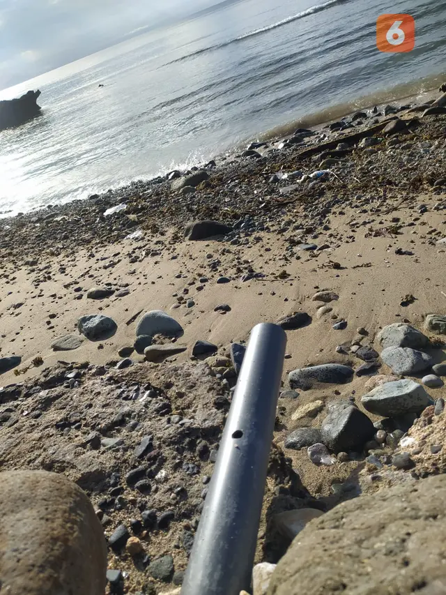 Saluran pembuangan limbah dapur warga yang langsung menjurus ke laut (Arfandi Ibrahim/Liputan6.com)