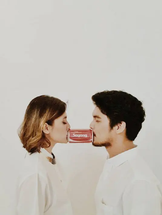 Ibunda Mario, Ida Leman kepada Bintang.com berkata sesungguhnya Mario dan Dita sudah menjalin hubungan sejak masih duduk di sekolah menengah, namun baru sekarang mereka benar-benar berjodoh di dalam kehidupan nyata. (Via Instagram/@marioirwinsyah)