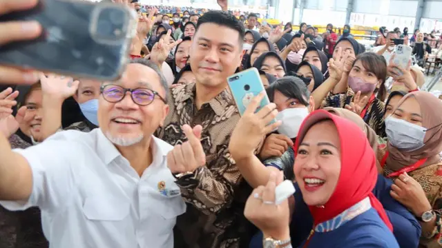 Menteri Perdagangan Zulkifli Hasan mendorong Indonesia agar dapat menjadi ekspor wig atau rambut palsu nomor satu di dunia.