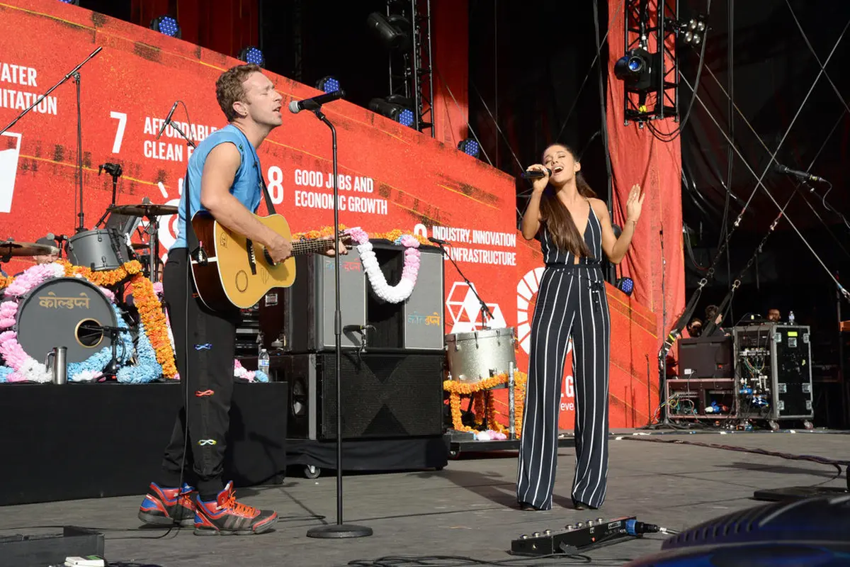[Bintang] Coldplay & Ariana Grande