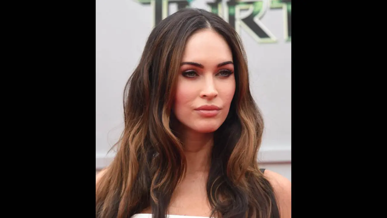 Megan Fox Menggoda Dengan Gaun Mini