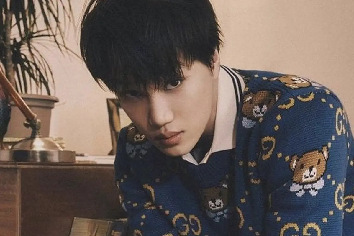 Disebut Human Gucci, Berikut 6 Tampilan Kai EXO dengan Tas Guccinya