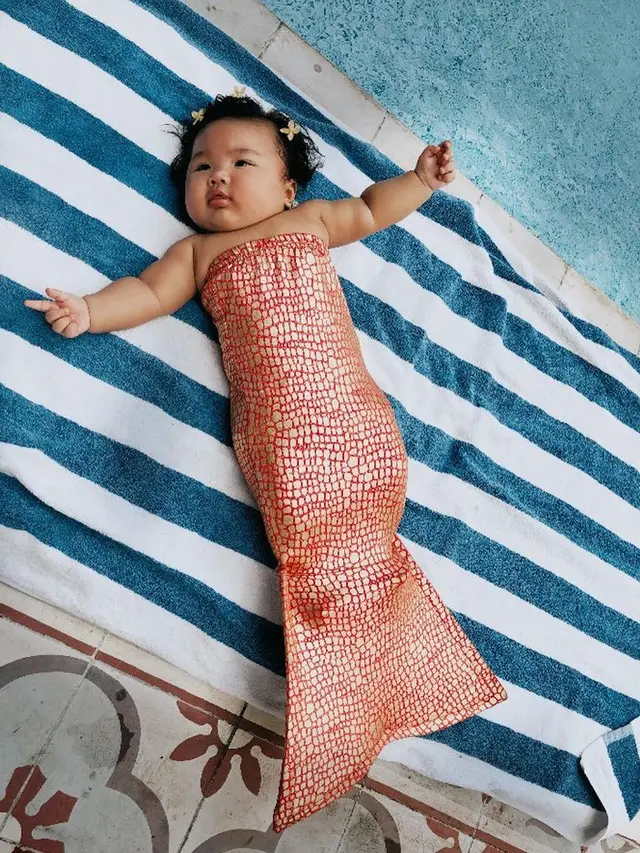 Xarena putri Siti Badriah dan Krisjiana menggunakan kostum mermaid. (Foto: Instagram/ibunia)