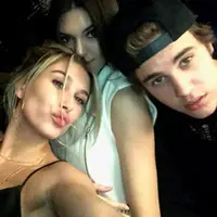 Hailey Baldwin dan Justin Bieber sudah memamerkan kemesraan mereka pada dunia dengan berciuman di New York City. (instagram/haileybaldwin)