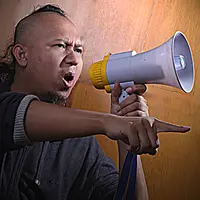 Anggy Umbara merupakan sutradara yang sudah meraih sukses di usia muda. Namun kesuksesannya tersebut tidaklah ia raih semudah membalikkan telapak tangan. (Andy Masela/Bintang.com)