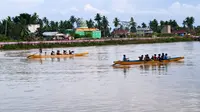 Atlet dayung melakukan latihan di Sungai Kandilo sebagai persiapan Porprov Kaltim mendatang. (Liputan6.com/istimewa)