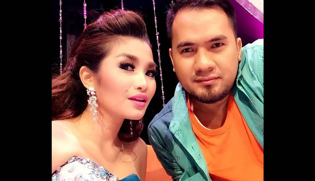 Saipul Jamil juga pernah memiliki kedekatan dengan Fitri Carlina. Namun, kisah manis mereka kandas dan memilih untuk bersahabat. (instagram.com/fitricarlina)