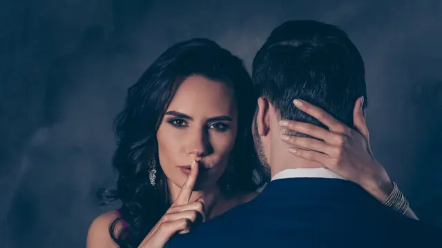 Menyimpan Rahasia dari Pasangan