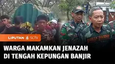 Di tengah kepungan banjir, warga Gresik, Jawa Timur, harus mengantar jenazah ke tempat peristirahatan terakhirnya. Momen dramatis ini terekam kamera amatir warga.