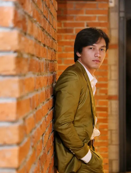 Di film itu, Jefri menjadi sosok pria yang romantis dan digunakan sebagai umpan bagi mangsa yang tengah menjadi sasarannya. Ia juga menjadi pembangkang saat disuruh melanjutkan kuliah oleh orang tuanya.(Adrian Putra/Bintang.com)