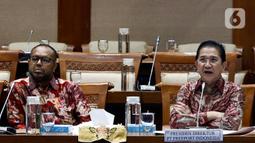Presiden Direktur PT Freeport Indonesia Tony Wenas (kanan) mengikuti rapat dengar pendapat (RDP) dengan Komisi VII DPR RI di komplek Parlemen, Jakarta, Rabu (19/2/2020). Rapat membahas rencana kerja Freeport pascadivestasi serta mengevaluasi progres pembangunan smelter. (Liputan6.com/Johan Tallo)