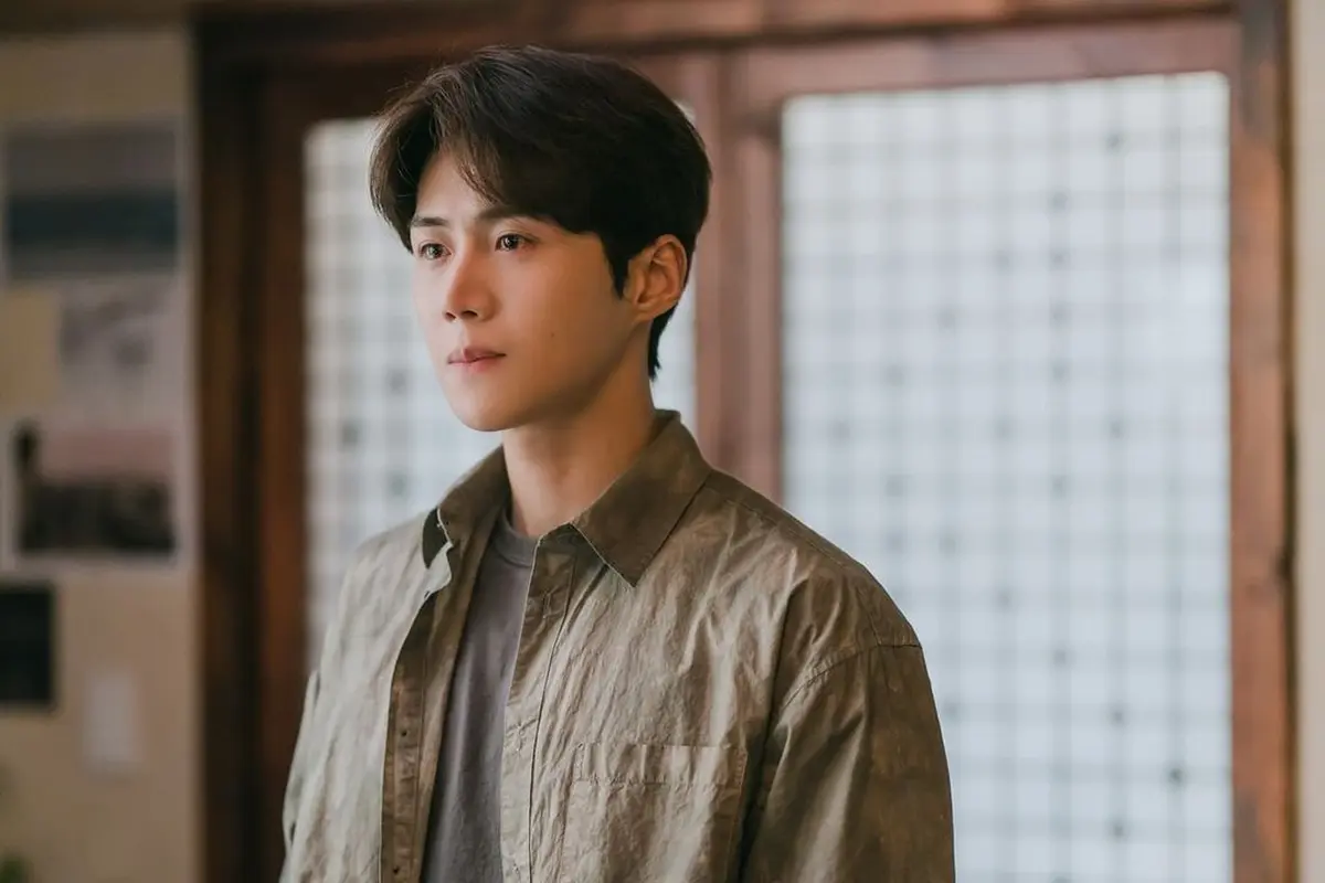 Kim Seon Ho dalam Hometown Cha-Cha-Cha. (tvN via Instagram/ salt_ent)