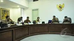 Suasana rapat terbatas di Istana Kepresidenan, Jakarta, Rabu (1/4/2015). Rapat membahas kerjasama antara BUMN dan BUMD dalam mengelola moda transportasi massal. (Liputan6.com/Faizal Fanani)