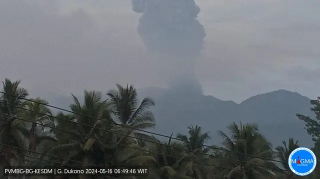 Gunung Dukono di Pulau Halmahera Maluku kembali erupsi pada Kamis pagi (16/5/2024), pukul 06.34 WIT. (Liputan6.com/ Dok PVMBG)