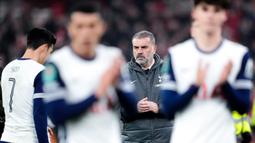 Liverpool memang diunggulkan untuk membalikkan kedudukan di laga kandang kali ini, tapi tidak ada yang menduga pertandingan berjalan timpang. Tottenham tidak bisa melawan. (Nick Potts, PA via AP)