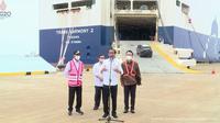 Presiden Jokowi meninjau ekspor mobil di Pelabuhan Patimban