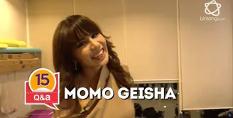 Momo Geisha berkunjung ke redaksi bintang.com, selain wawancara tim redaksi mengajukan pertanyaan kilat kepada Momo.