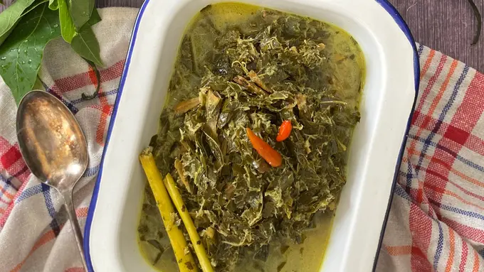 Gulai daun singkong