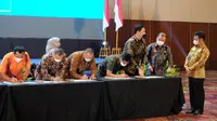 Mentan Syahrul Yasin Limpo menyaksikan Penandatangan Naskah Kerja Sama Program Super Prioritas pada Rapat Koordinasi Teknis Nasional (Rakorteknas) Direktorat Jenderal Peternakan dan Kesehatan Hewan, di Tangerang, Selasa (08/03).