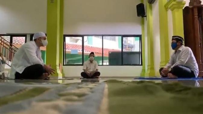 Momen Roy Geurts, kekasih Cita Citata, jadi mualaf. (Sumber: Instagram/@dipoditiro)