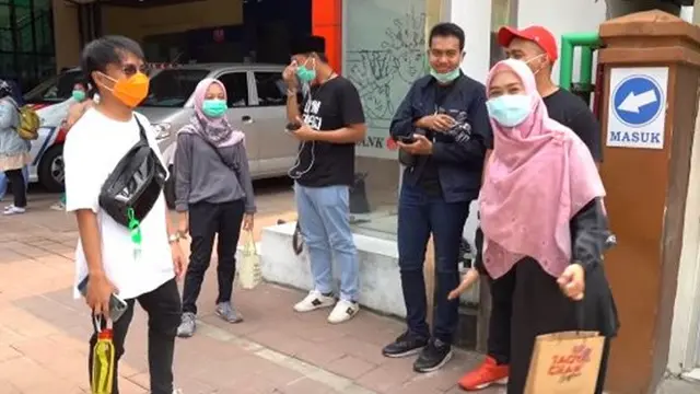 6 Potret Ria Ricis dan Taqy Malik Jadi Relawan Bareng, Bantu Sesama