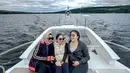 Naiki speed boat bersama, Nikita dan Nona Willy pilih kenakan outfit bumil yang lebih sporty [@nonawilly16]