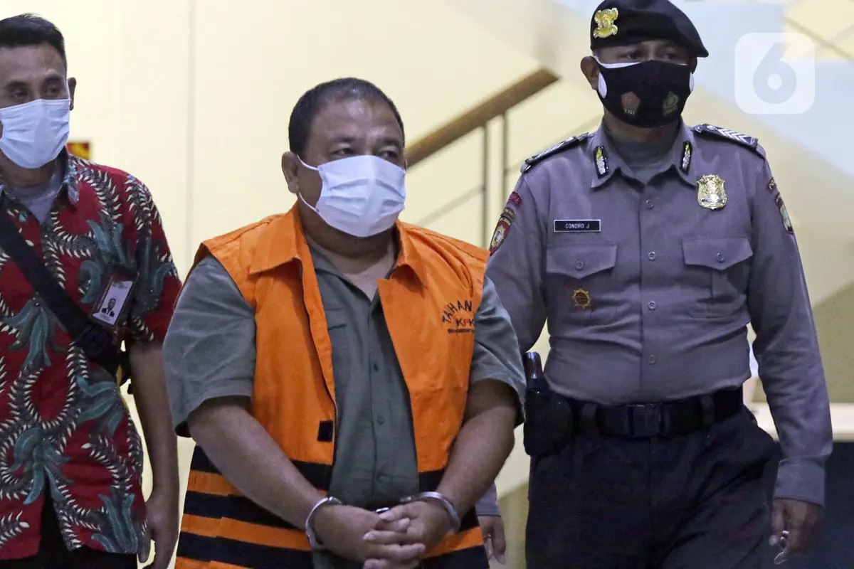 FOTO: KPK Tahan Bupati Langkat Terbit Rencana Perangin Angin