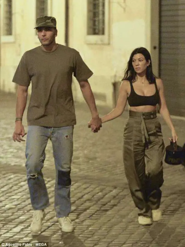 [Bintang] Kourtney Kardashian - Younes Bendjima