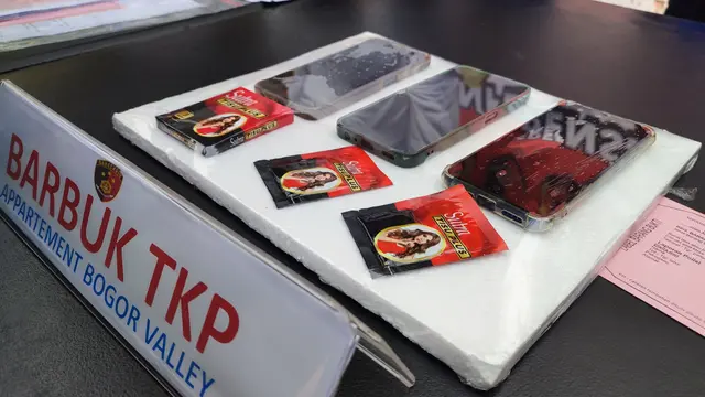 Polresta Bogor Kota berhasil membongkar kasus prostitusi online lewat aplikasi MiChat dan mengamankan dua orang pelaku serta barang bukti.