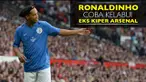 Ronaldinho kembali mencoba mengelabui eks kiper Arsenal dengan tendangan bebasnya seperti yang pernah ia lakukan 14 tahun silam