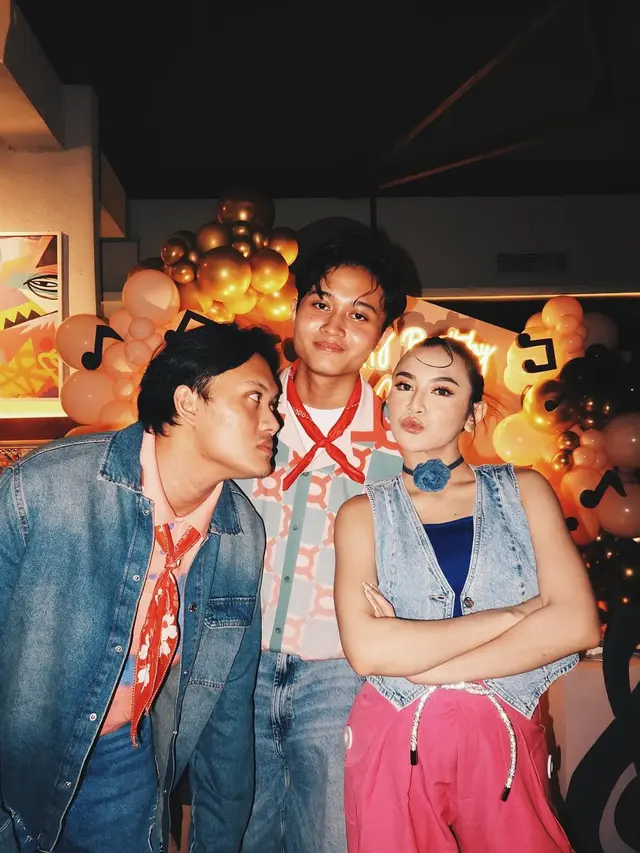 Mahalini dan Rizky Febian di perayaan ulang tahun Rizwan. [Foto: Instagram/rizkyfbian]