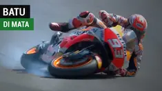 Berita video Marc Marquez yang mengaku ada batu kecil di matanya saat mengejar catatan waktu Jorge Lorenzo pada Kualifikasi MotoGP San Marino 2018.