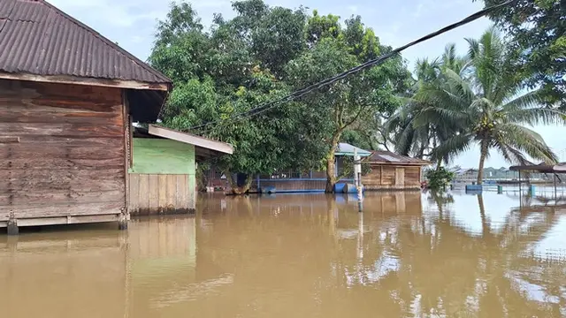 Luapan air Sugai Kampar yang menyebabkan bencana banjir di Desa Buluh Cina, Kecamatan Siak Hulu.