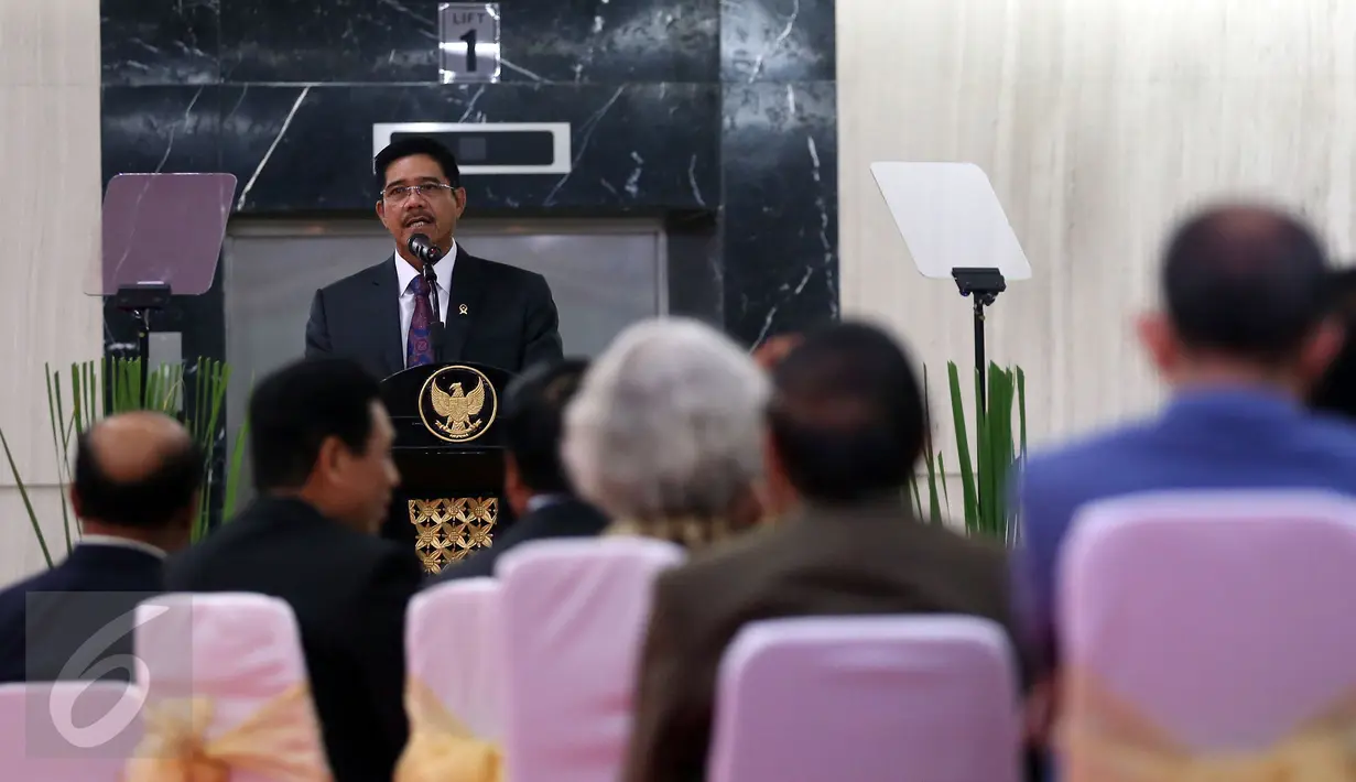Ketua Mahkamah Agung RI Hatta Ali memberikan kata sambutan pada acara Peresmian Tower Mahkamah Agung RI dan 135 Pengadilan se-Indonesia secara simbolis di Gedung Mahkamah Agung, Jakarta, Selasa (31/01). (Liputan6.com/Johan Tallo)