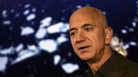 CEO Amazon Jeff Bezos berbicara kepada media tentang upaya keberlanjutan perusahaan di Washington, Amerika Serikat, 19 September 2019. Jeff Bezos mengajak agar staf Amazon tidak takut berinovasi. (ERIC BARADAT/AFP)
