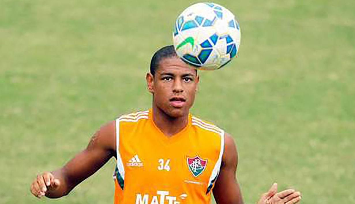 Pemuda kelahiran 28 September 1996 itu juga merupakan andalan bagi timnas junior Brasil, bahkan dirinya sempat dipanggil ke tim senior. (www.esportes.terra.com.br)