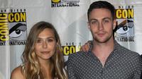 Elizabeth Olsen yang tampil sebagai istri Aaron Taylor-Johnson di film Godzilla, menganggap sang aktor seperti saudaranya.