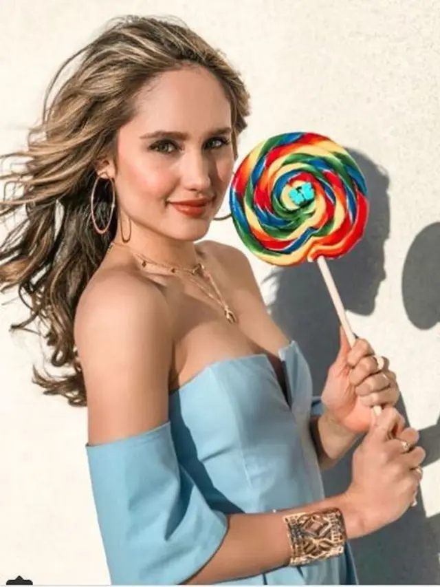 [Bintang] Cinta Laura