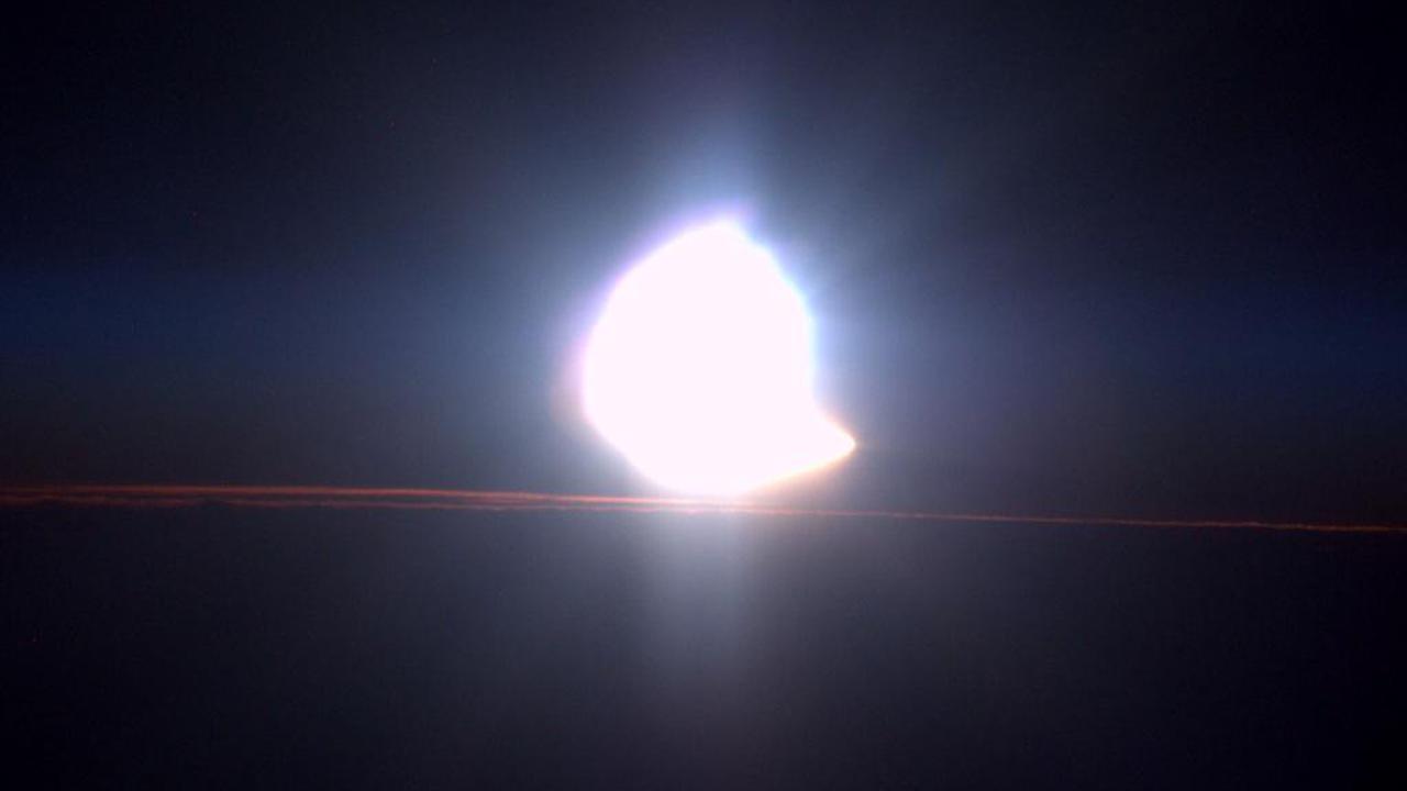 Gerhana matahari 20 Maret 2015 yang diabadikan astronot ESA, Samantha Cristoforetti