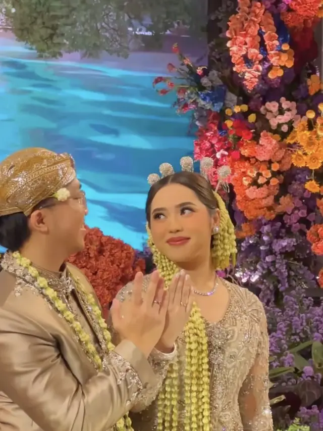 Potret Pernikahan Thalia Putri Semata Wayang Elma Theana. [@bennusorumba]