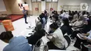 Menurut Eko Setiawan, setiap platform memiliki karakter pengguna yang berbeda, sehingga cara penyampaian pesan perlu disesuaikan. Tampak dalam foto, Social Media Manager KapanLagi Youniverse, Eko Setiawan, saat memberikan presentasi materi pada program Liputan6.com Connect di kampus Vokasi Universitas Indonesia, Depok, Jawa Barat pada 11 November 2025. (Liputan6.com/Helmi Fithriansyah)