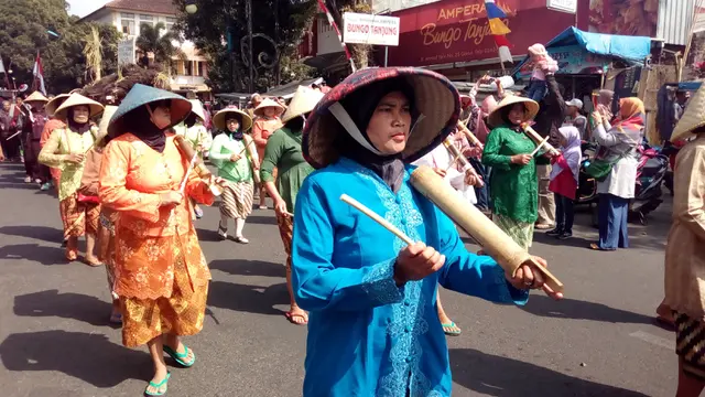 Ribuan petani ikuti karnaval pertanian di Garut