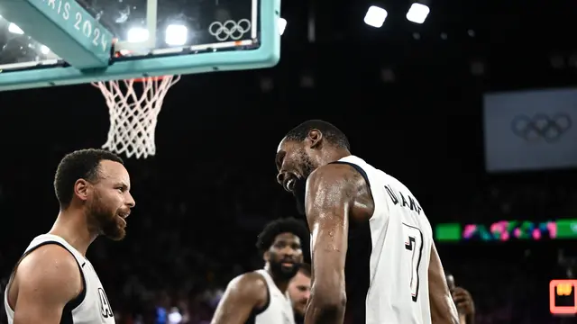 Selebrasi pemain Amerika Serikat usai menang atas Serbia di Semifinal Olimpiade 2024